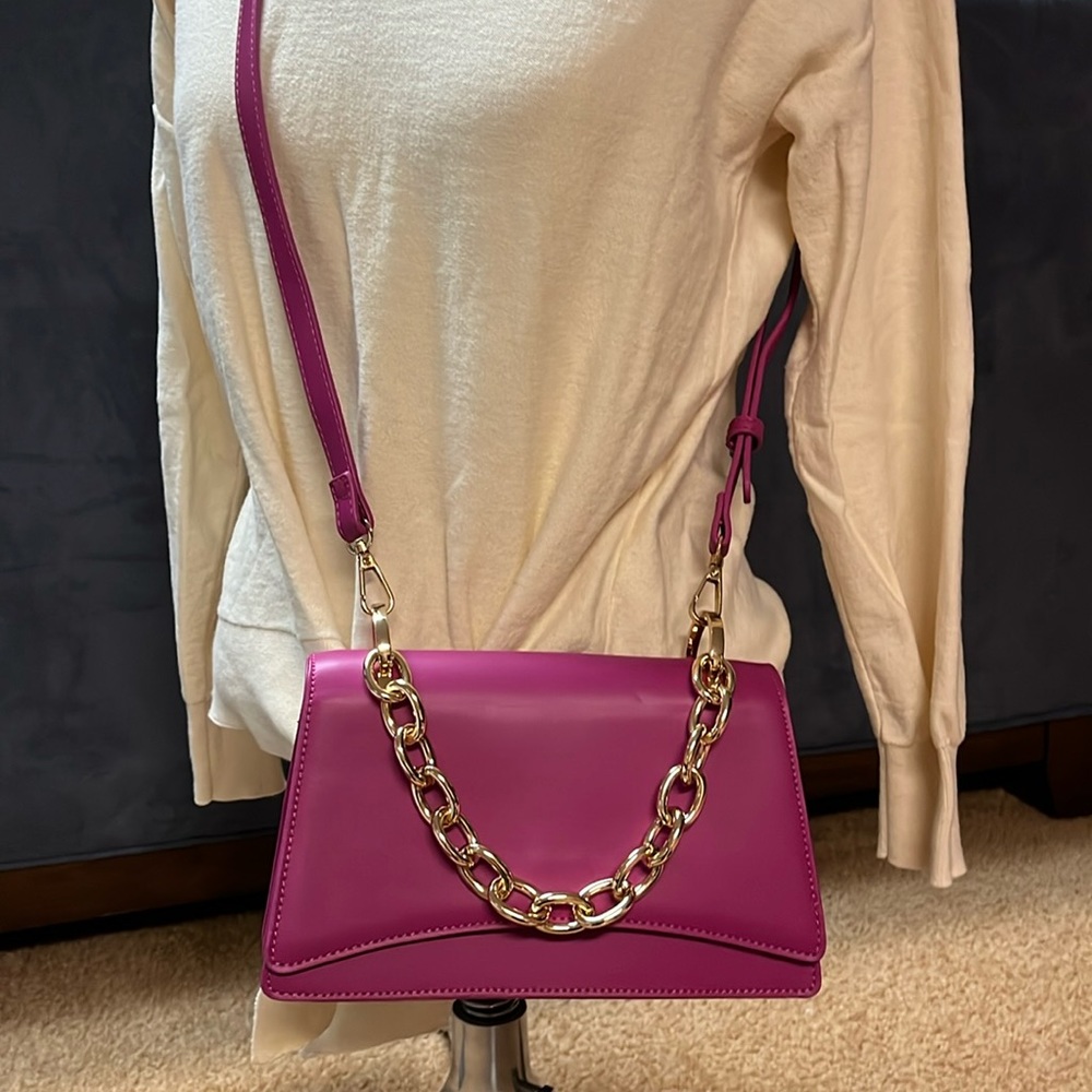 Beautiful Cross Body Bag. Perfect size   NWOT 🩷